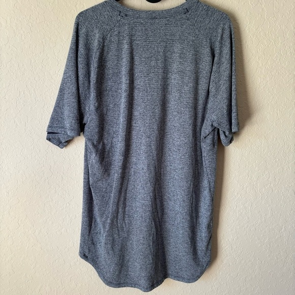 lululemon | Men's DrySense Lightweight Workout T-Shirt Size Medium Blue - Picture 2 of 5